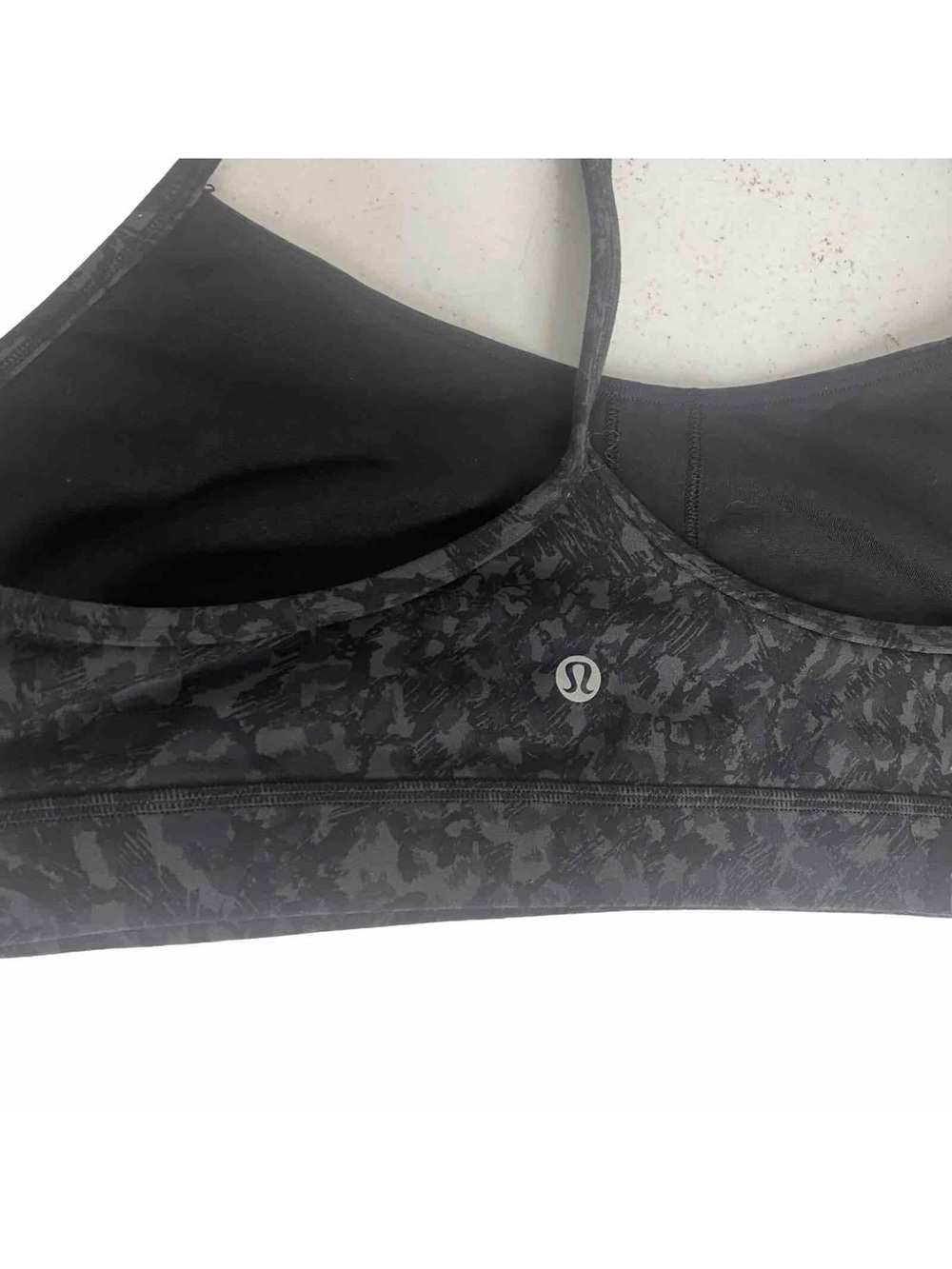 Lululemon Size 6 Animal Print Sports Bra Light Support | Y-Back | Pads Included - Picture 7 of 8